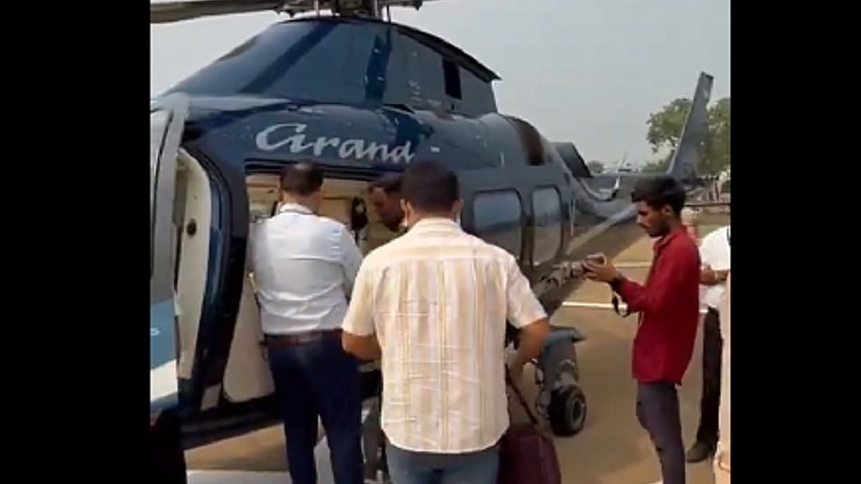 महाराष्ट्र में चुनाव आयोग की टीम ने उद्धव ठाकरे का बैग चेक किया, पूर्व सीएम ने बीजेपी पर कसा तंज