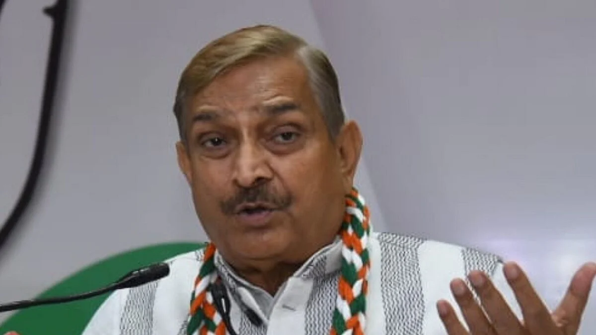 बांग्लादेश में हिंदुओं पर जुल्म रोकने के लिए इंदिरा गांधी की समाधि पर बैठ हिम्मत और प्रेरणा लें मोदीः प्रमोद तिवारी