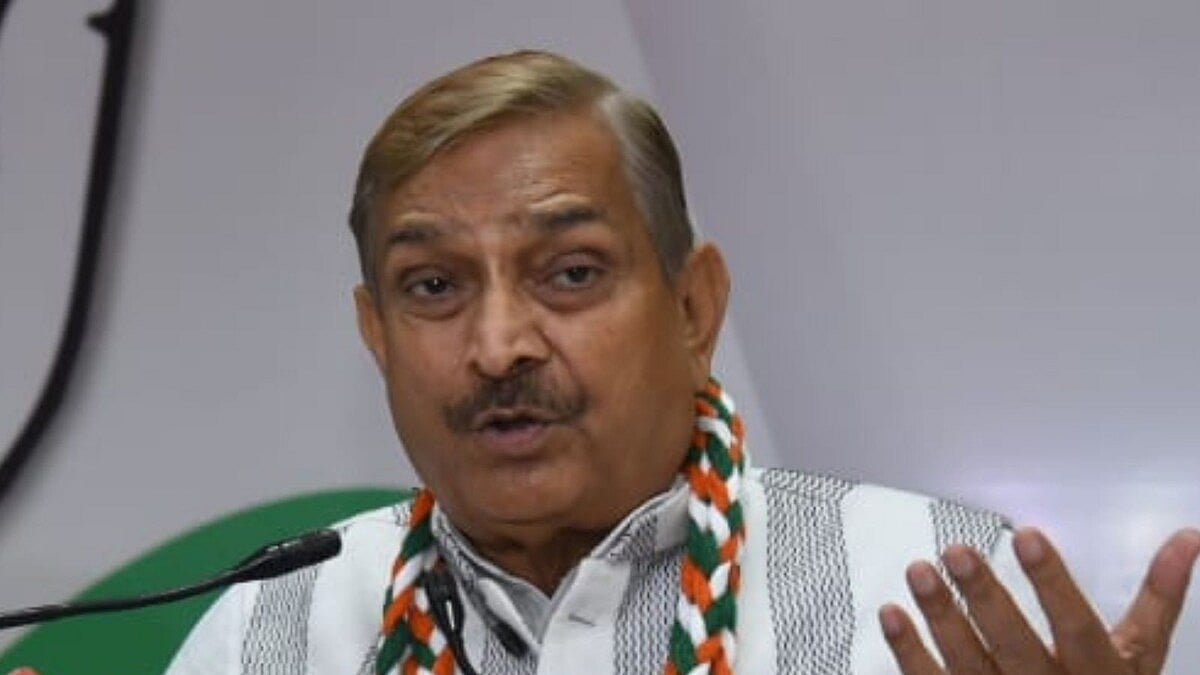 बांग्लादेश में हिंदुओं पर जुल्म रोकने के लिए इंदिरा गांधी की समाधि पर बैठ हिम्मत और प्रेरणा लें मोदीः प्रमोद तिवारी