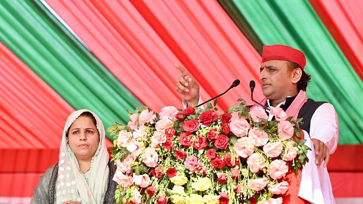 अखिलेश यादव यूपी के सीसामऊ में चुनाव प्रचार के दौरान एक जनसभा को संबोधित करते हुए