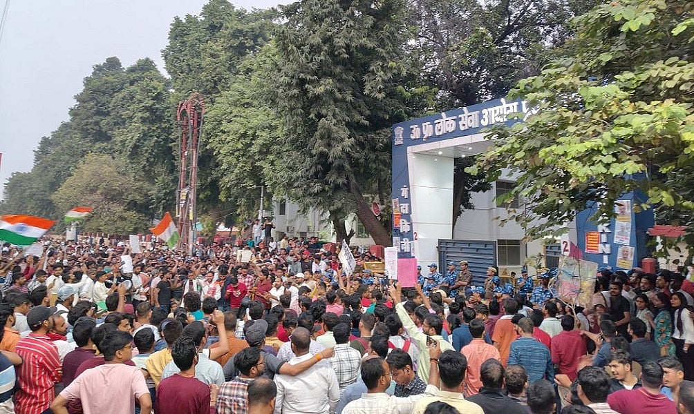छात्रों के आगे झुकी योगी सरकार, UPPSC अब एक ही दिन लेगा पीसीएस-प्री एग्जाम, RO-ARO परीक्षा टली, जल्द आएगी तारीख