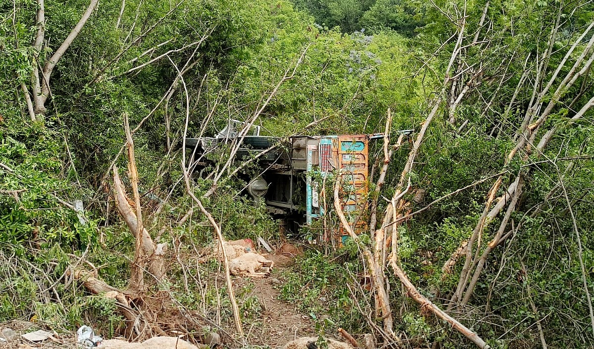 राजस्थान: कार के खाई में गिरने से एक ही परिवार के चार सदस्यों की मौत