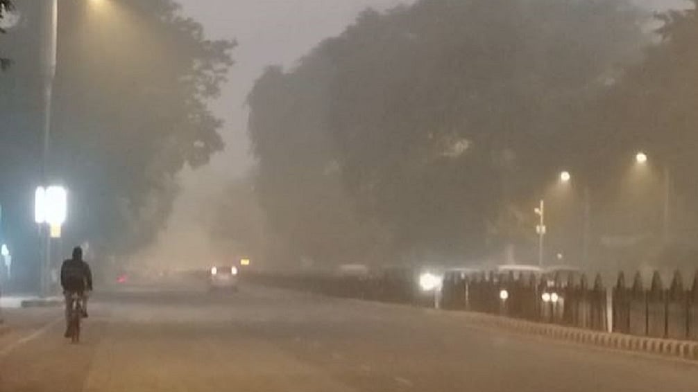दिल्ली में जानलेवा हुआ प्रदूषण, GRAP-4 लागू, कई कड़े प्रतिबंध लगे, 9वीं तक ऑनलाइन पढ़ाई का आदेश