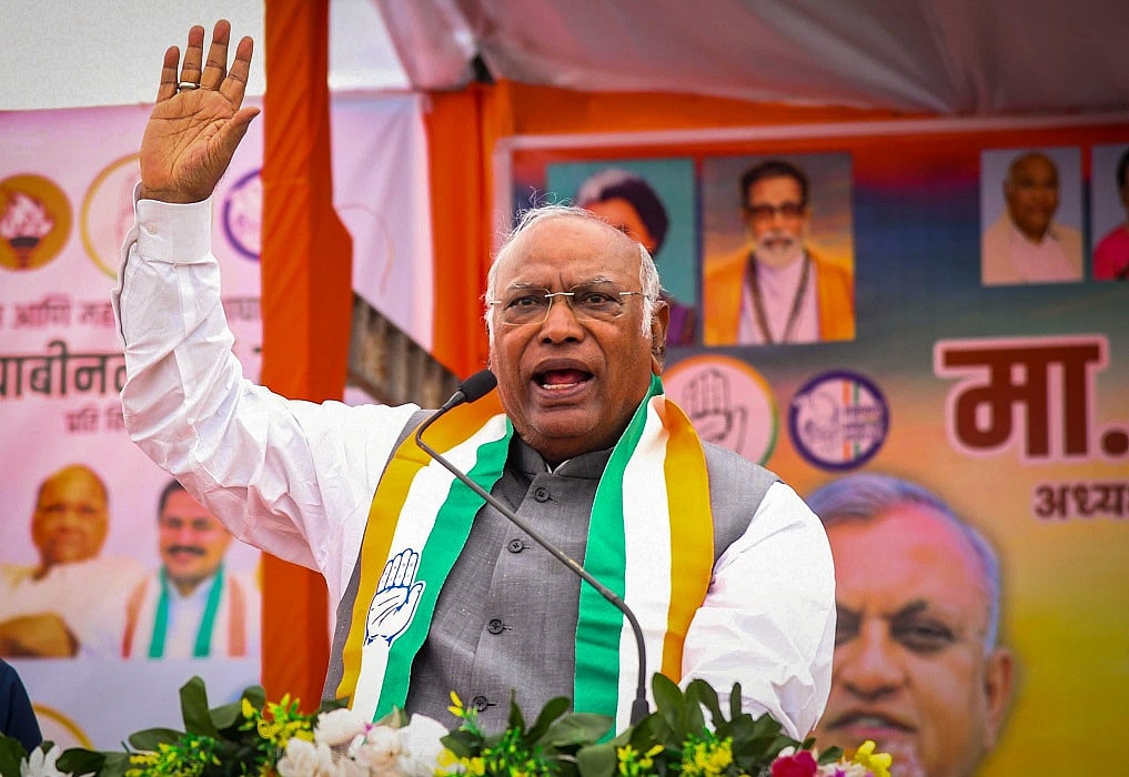 समाज के ध्रुवीकरण के लिए विभाजनकारी नारे लगा रहे हैं BJP नेता: खड़गे