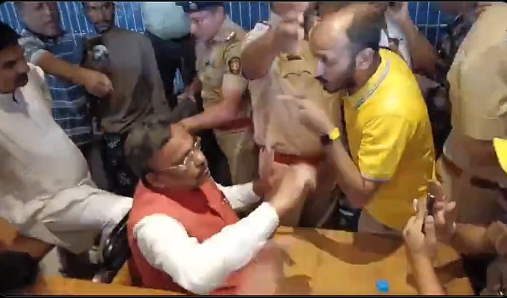 महाराष्ट्रः राहुल गांधी ने तावड़े के वायरल वीडियो पर पीएम मोदी से पूछा- ये 5 करोड़ किसके ‘सेफ’ से निकला