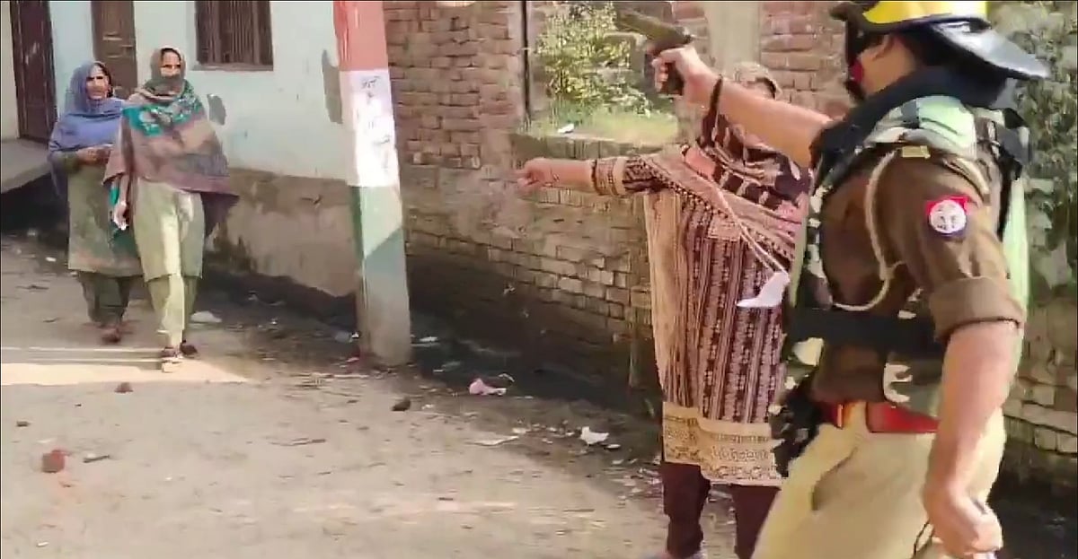 यूपी उपचुनाव: 'रिवॉल्वर दिखा वोटर्स को वोट डालने से रोक रहे SHO', अखिलेश ने पोस्ट किया वीडियो, 3 बजे तक 41.92 प्रतिशत मतदान 