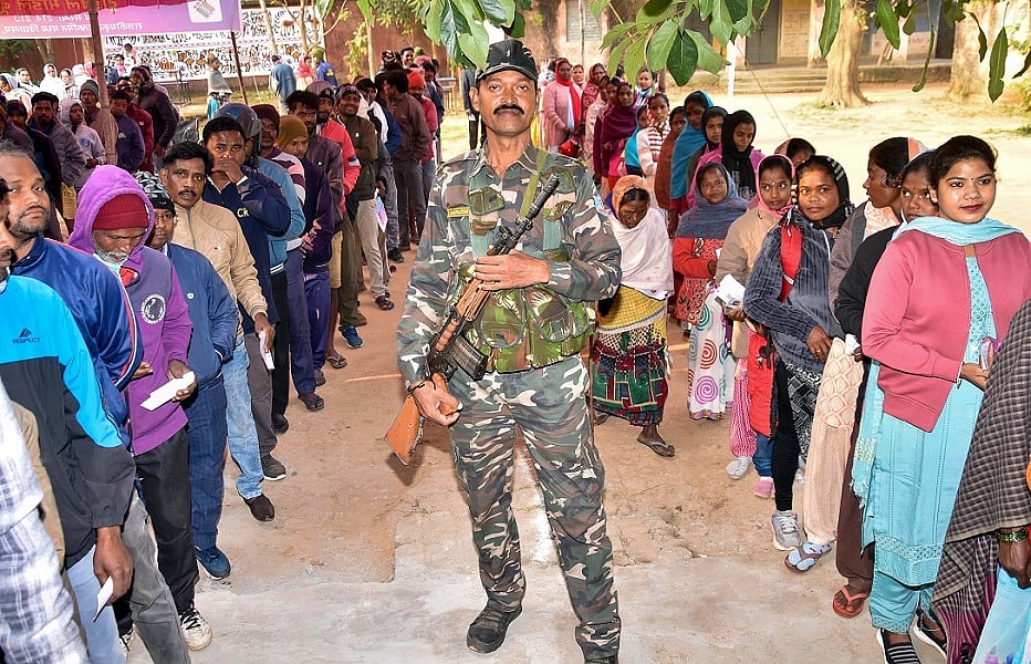 झारखंड में कड़ी सुरक्षा के बीच 48 शहरी स्थानीय निकाय चुनावों के लिए मतदान जारी,  27 को आएंगे नतीजे