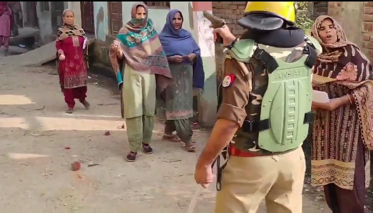 यूपी उपचुनावः समाजवादी पार्टी ने चुनाव आयोग से मीरापुर के 52 बूथों पर पुर्नमतदान की मांग की, दिया ज्ञापन