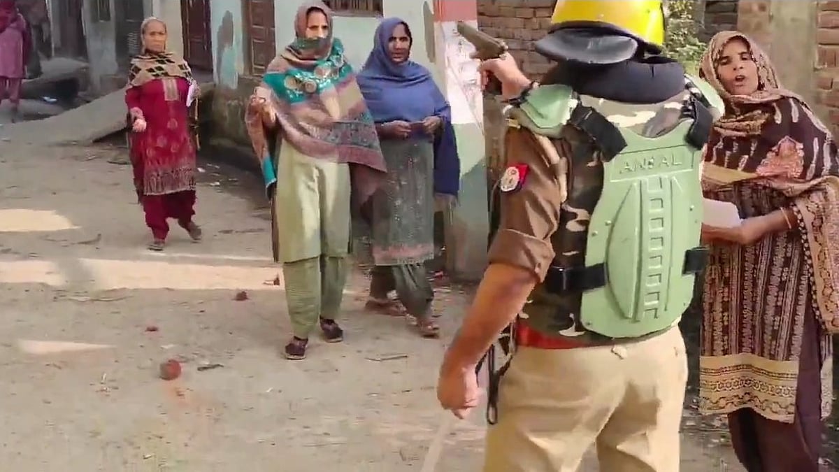 समाजवादी पार्टी ने चुनाव आयोग से मीरापुर के 52 बूथों पर पुर्नमतदान की मांग की, दिया ज्ञापन
