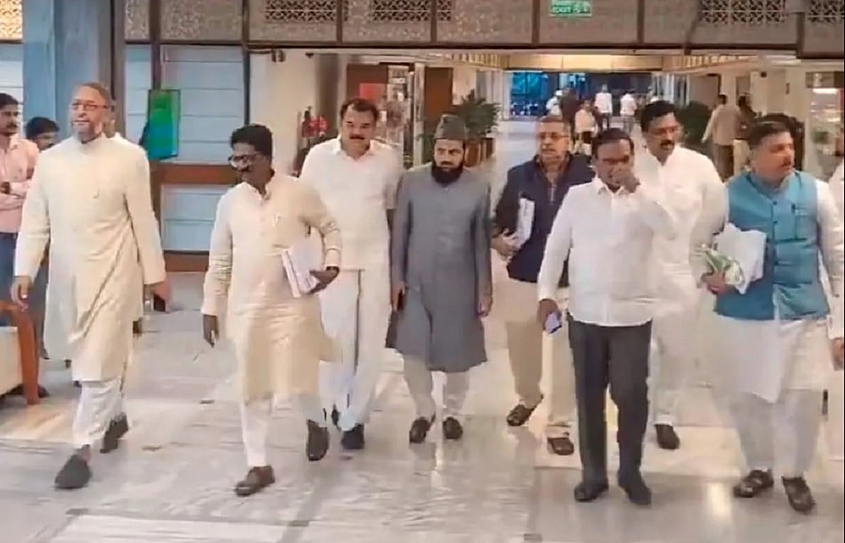 वक्फ संशोधन विधेयक: विपक्षी सांसदों ने अध्यक्ष के तौर-तरीकों पर उठाए सवाल, 27 जनवरी की जेपीसी बैठक स्थगित करने की मांग