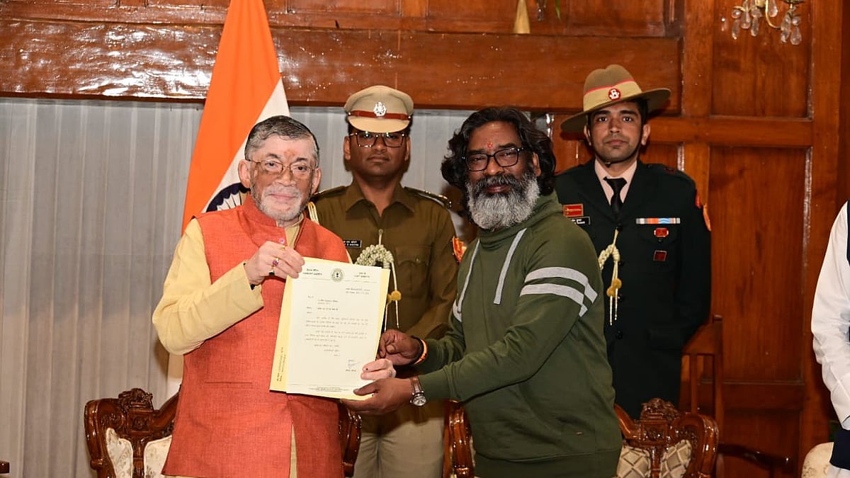 झारखंड में हेमंत सोरेन 28 नवंबर को लेंगे शपथ, ने राज्यपाल से मिलकर सरकार बनाने का दावा पेश किया