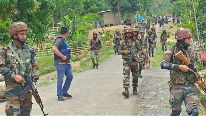 मणिपुर: सुरक्षाबलों को मिली सफलता, दो प्रतिबंधित संगठनों के 10 सदस्य गिरफ्तार