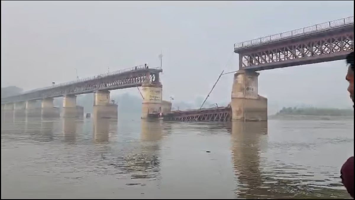 वीडियो: गंगा में समाया उन्नाव से कानपुर को जोड़ने वाला 150 साल पुराना पुल 