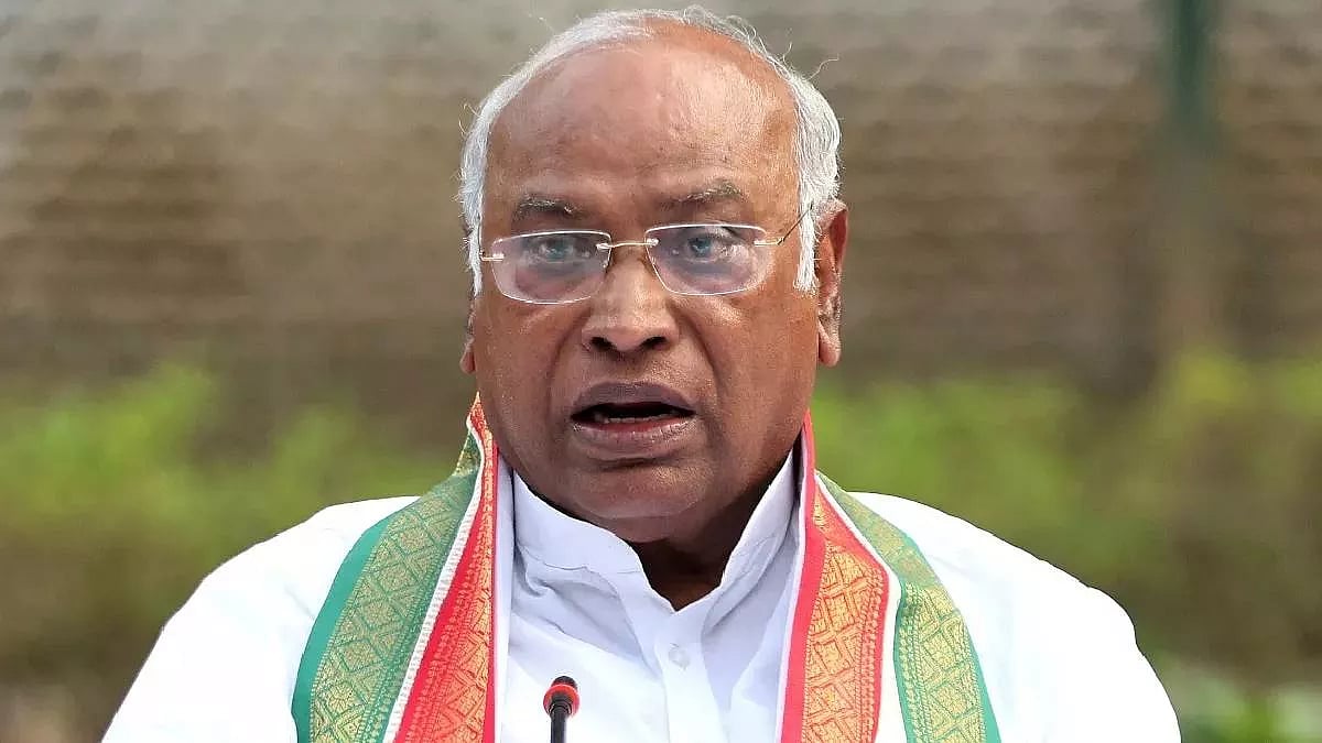 संविधान दिवस: खड़गे बोले- संविधान में व्यक्त प्रत्येक विचार की रक्षा के लिए सभी को एक साथ आना चाहिए