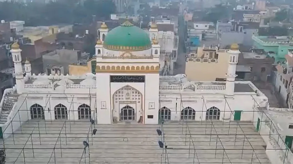 संभल में कोर्ट कमिश्नर ने शाही जामा मस्जिद के सर्वे की रिपोर्ट अदालत में पेश की, सर्वेक्षण के दौरान भड़की थी हिंसा