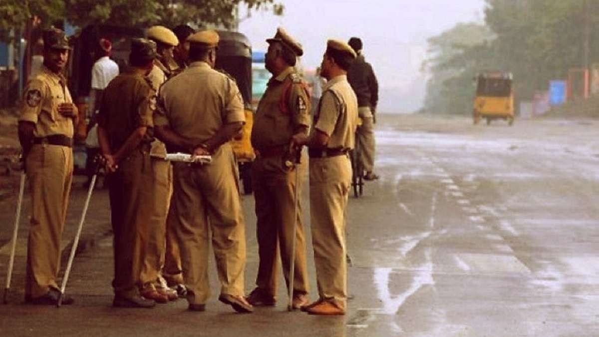उत्तर प्रदेशः गाजीपुर में IPS अधिकारी समेत 18 पुलिसकर्मियों के खिलाफ FIR, हेड कांस्टेबल के अपहरण का मामला