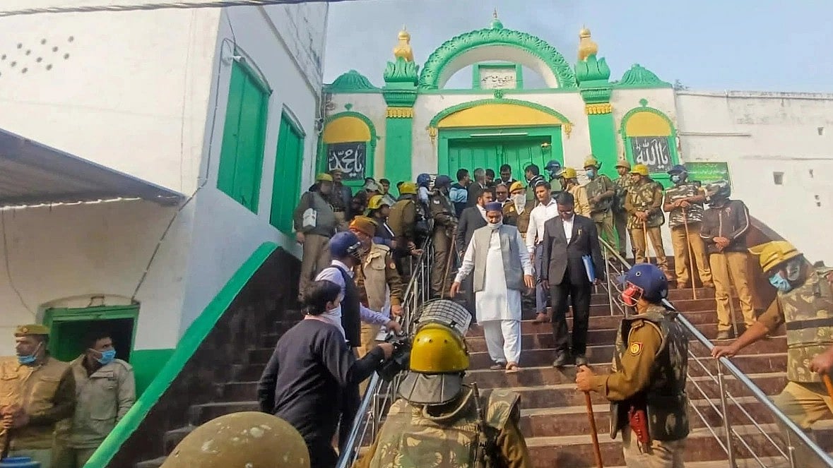 संभल के बहाने : कैसे एक अदालती आदेश से भड़की हिंसा, और किस तरह उबाल को काबू किया दूसरी अदालत ने