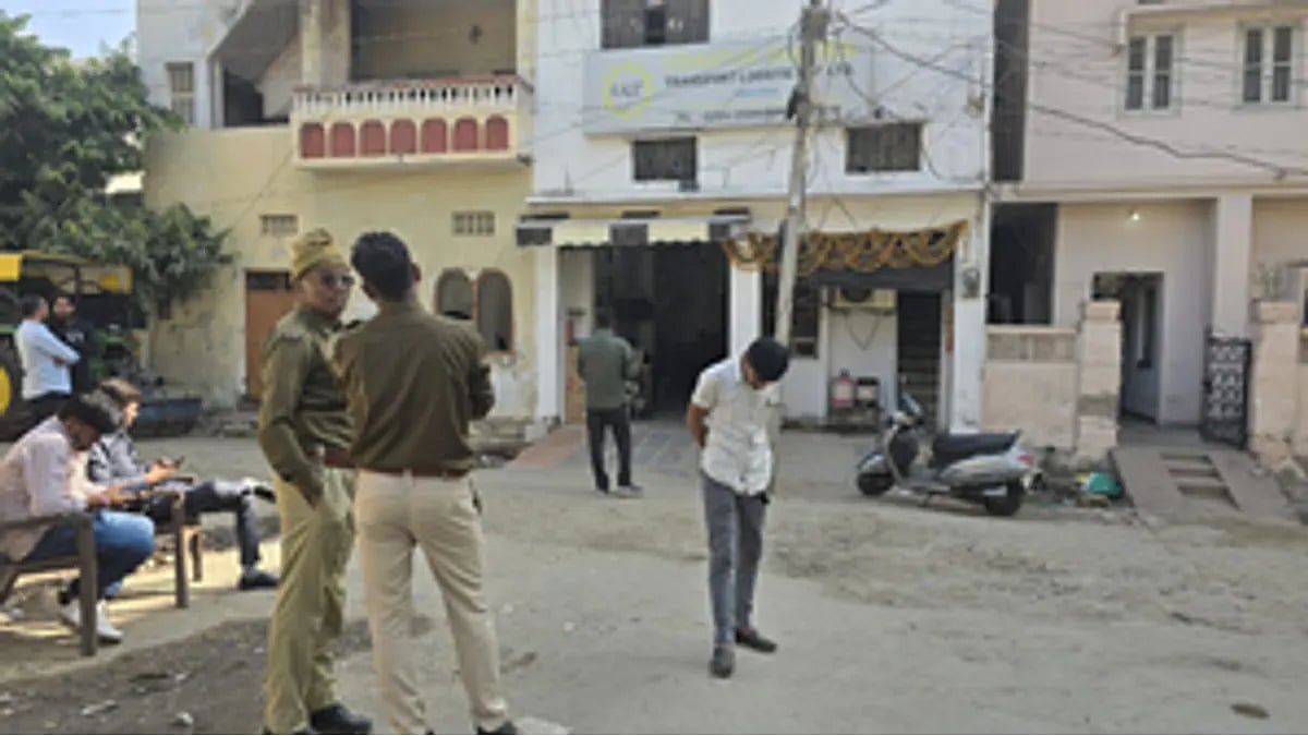 राजस्थान: उदयपुर में ट्रांसपोर्ट व्यवसाई पर आयकर विभाग का छापा, 50 किलो सोना और 5 करोड़ की नगदी बरामद