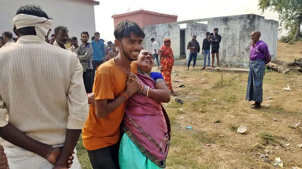 बिहार के बक्सर में बड़ा हादसा, मिट्टी के ढेर में दबकर 4 बच्चियों की मौत, एक घायल