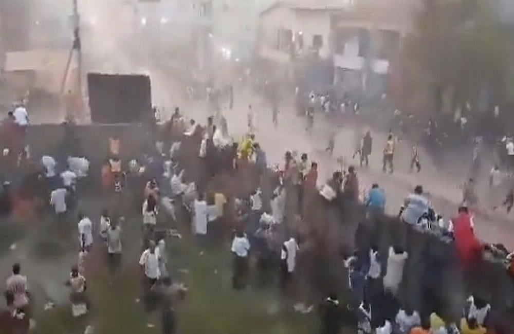 दुनियाः गिनी में फुटबॉल मैच के दौरान हिंसा में 56 लोगों की मौत और गाजा में इजरायली हमले में 33 बंधकों की गई जान