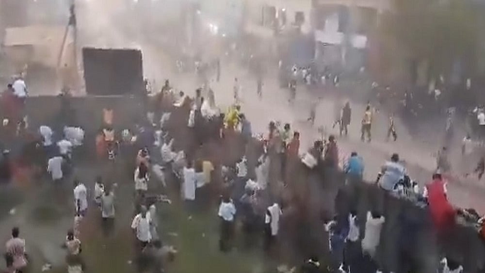 गिनी में फुटबॉल मैच के दौरान हिंसा में 56 लोगों की मौत और गाजा में इजरायली हमले में 33 बंधकों की गई जान