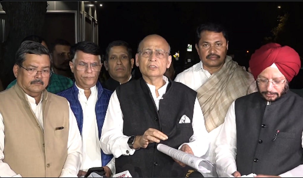 महाराष्ट्र चुनावः निर्वाचन आयोग पहुंचा कांग्रेस का प्रतिनिधिमंडल, मतदान प्रतिशत समेत 4 मुद्दों पर मांगा ठोस जवाब