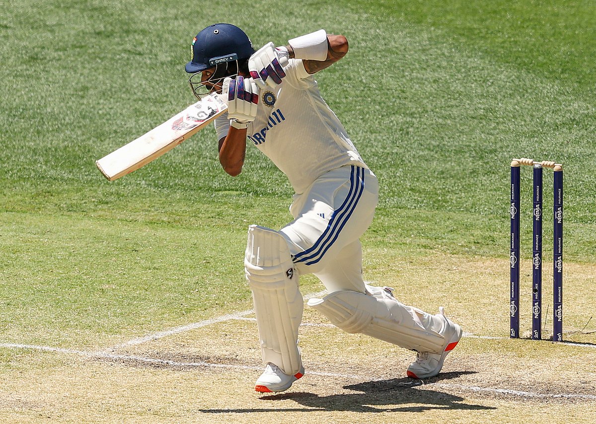 Adelaide Test: मिचेल स्टार्क बने भारत के लिए सिरदर्द, झटके तीन विकेट, डिनर ब्रेक तक भारत का स्कोर- 82/4