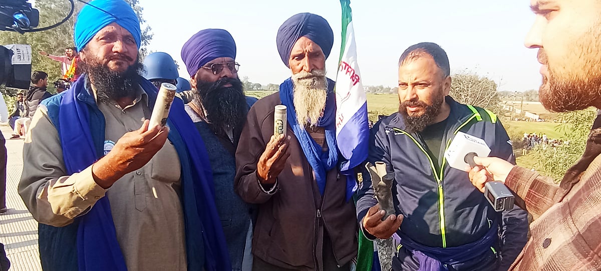 शंभू बार्डर पर फिर बहा किसानों का खून, जमकर चला मिर्च स्प्रे और आंसू गैस के गोले