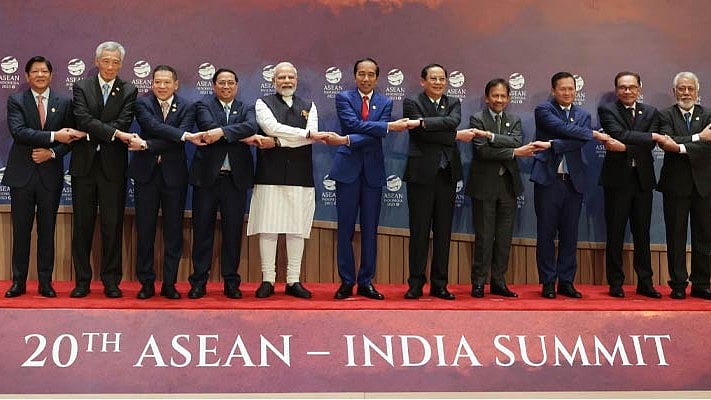 आकार पटेल का लेख: जब कुछ राजनीतिक दलों का अस्तित्व ही टिका हो सांप्रदायिकता पर तो दक्षिण एशिया कैसे हो इससे मुक्त!