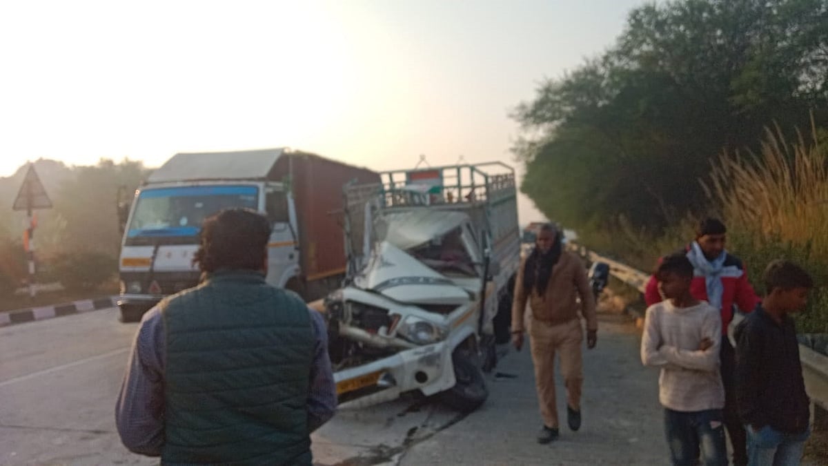 यूपी के अमेठी में भीषण सड़क हादसा, ट्रक और पिकअप की टक्कर में दो लोगों की मौत, दो घायल