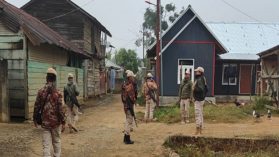 मणिपुर सरकार ने इंफाल समेत 9 जिलों में मोबाइल इंटरनेट सेवा बहाल की, 16 नवंबर से जारी था प्रतिबंध