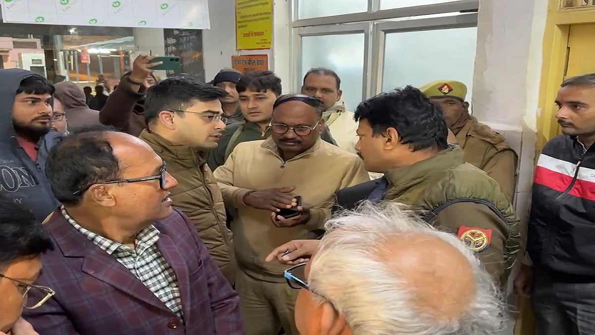 उत्तर प्रदेश के आजमगढ़ में वैन से टकराई गन्‍ने से लदी ट्रैक्टर-ट्रॉली, एक मह‍िला की मौत, 22 घायल