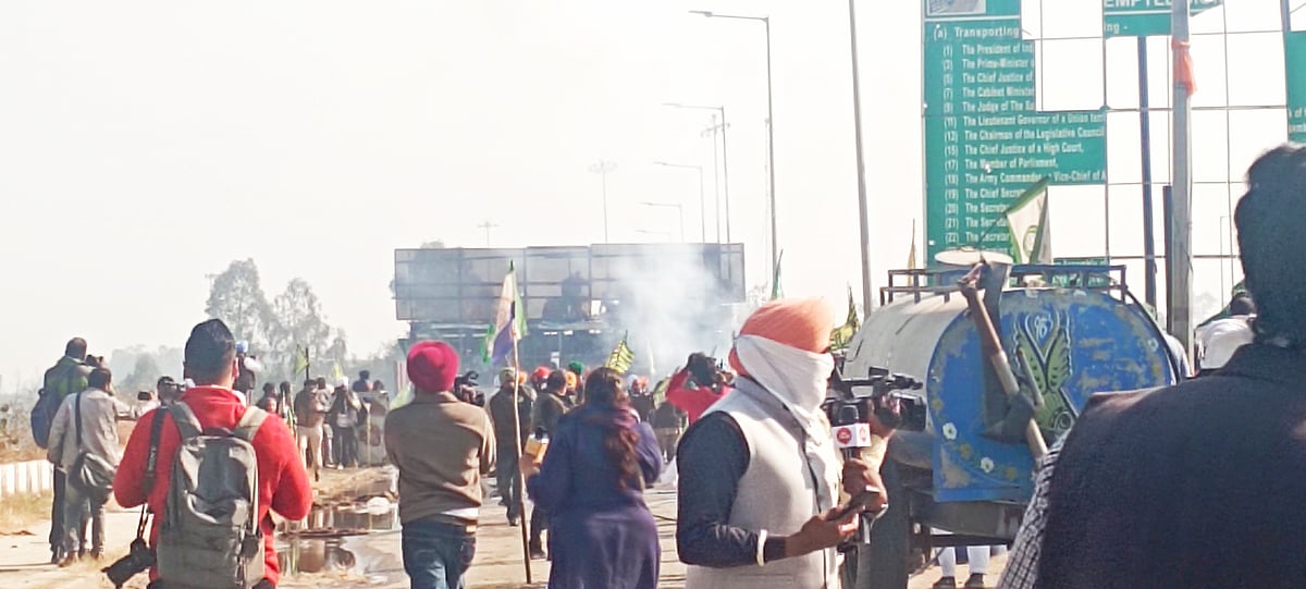 देश की संसद में संविधान के पथ पर चलने की कसमें खा रही मोदी सरकार ने शंभू बार्डर को बनाया जंग का मैदान!