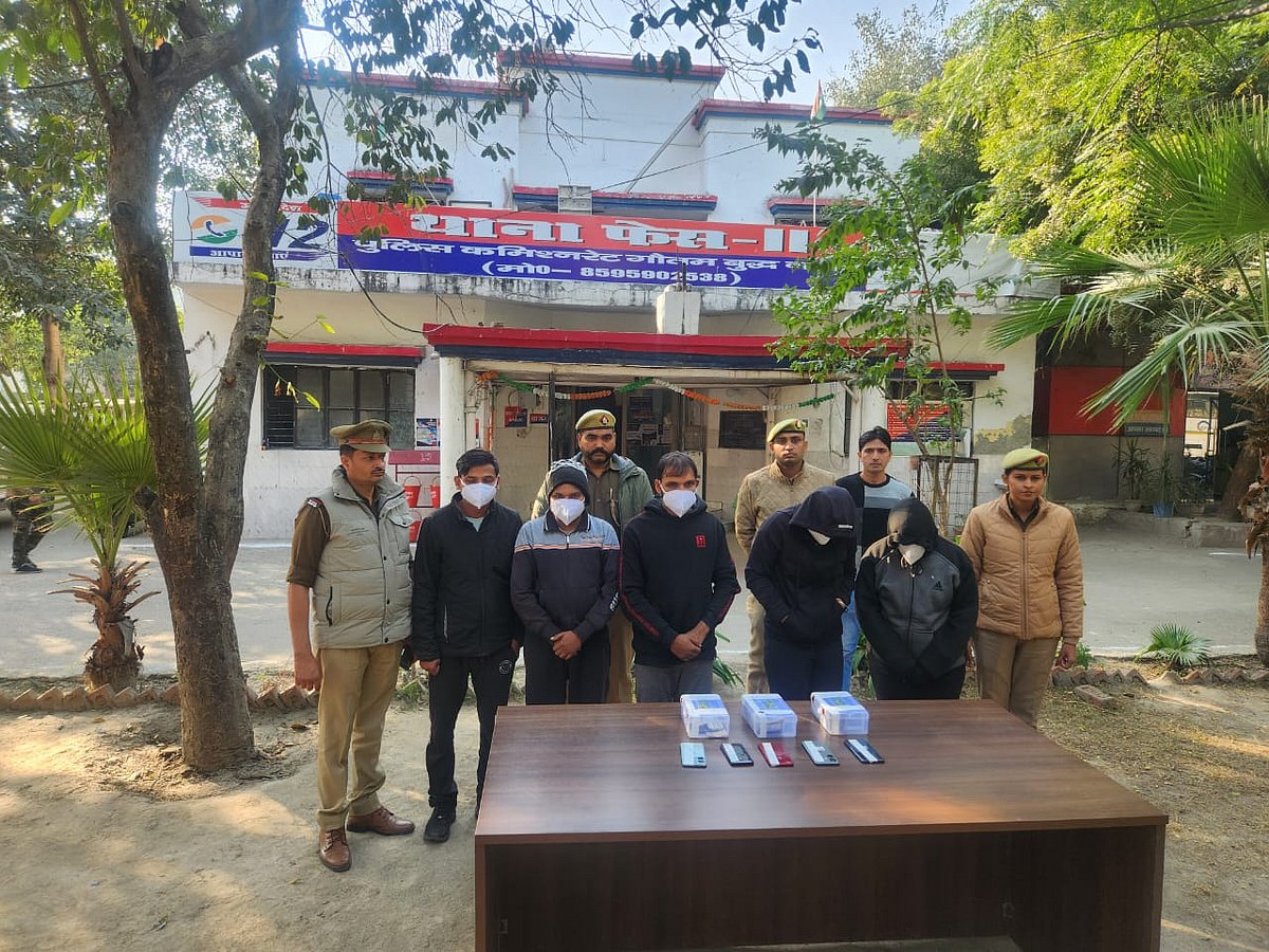 नोएडा: हनी ट्रैप के जरिए ब्लैकमेल करने वाली दो महिला समेत 5 गिरफ्तार, ऐसे ऐंठते रहे पैसे