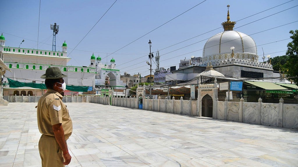 यह तो खुद की राष्ट्रीयता की कब्र खोदने जैसा हुआ