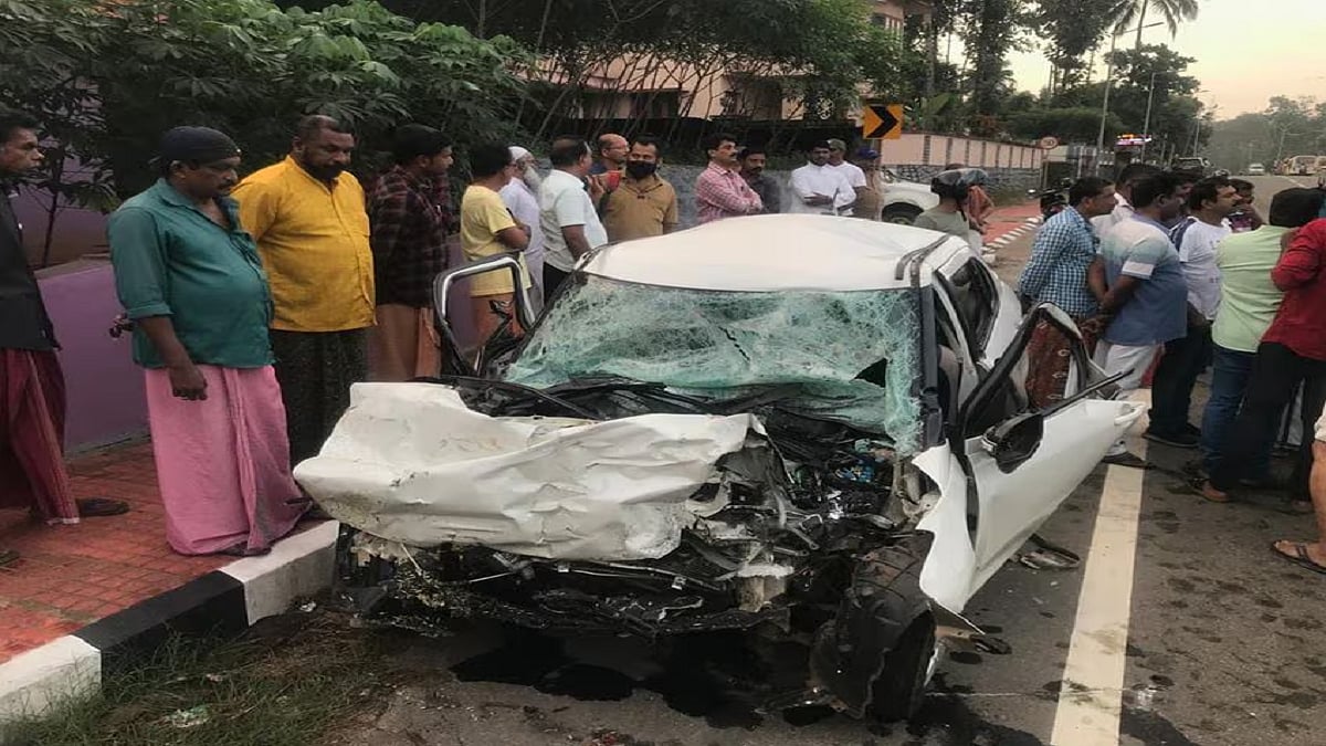केरल में भीषण सड़क हादसा, बस-कार की टक्कर में नवविवाहित दंपति समेत 4 लोगों की मौत