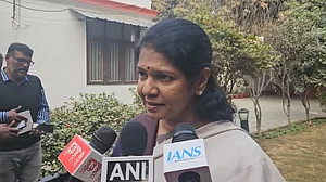 तमिलनाडु चुनाव: BJP के साथ गठबंधन करने वाले दलों का भविष्य अंधकारमय, DMK सांसद कनिमोई vs पलानीस्वामी साधा निशाना