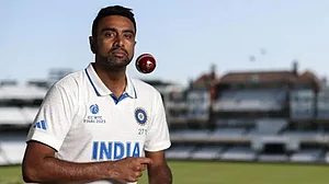 अश्विन के पिता ने भारतीय ऑफ स्पिनर के संन्यास के पीछे चौंकाने वाली वजह बताई, बोले- अपमान हो रहा था...