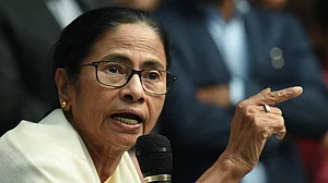 बड़ी खबर LIVE: ममता का पार्टी विधायकों को निर्देश- विधानसभा के पहले दिन काले कपड़े पहनें