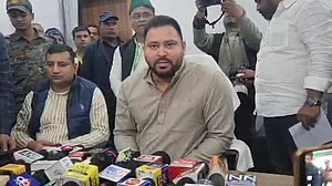 JDU MLC दिनेश सिंह के पास हैं दो वोटर ID, सांसद पत्नी वीणा देवी के पास भी दो EPIC आईडी, तेजस्वी यादव का एक और खुलासा