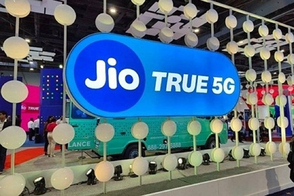 अर्थजगतः 4 महीने में रिलायंस जियो के 1.6 करोड़ से ज्यादा सब्सक्राइबर्स घटे और गिरावट से उबरा शेयर बाजार