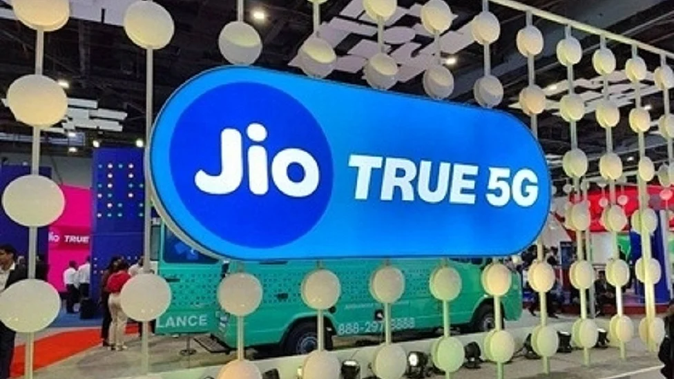 4 महीने में रिलायंस जियो के 1.6 करोड़ से ज्यादा सब्सक्राइबर्स घटे और गिरावट से उबरा शेयर बाजार
