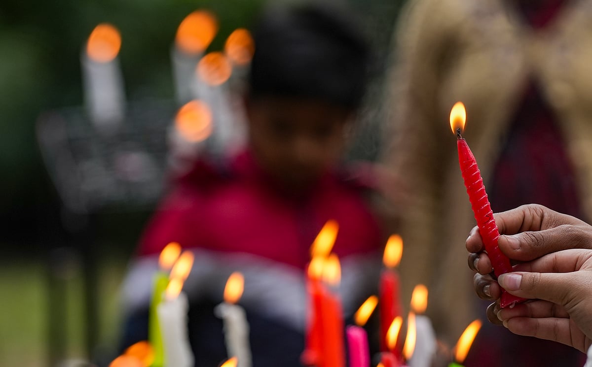 देश में धूमधाम से मनाया गया क्रिसमस का त्योहार, लोगों ने विशेष प्रार्थना सभाओं और भोज में लिया हिस्सा 