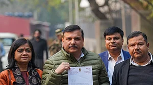 दिल्ली: ‘आप’ ने BJP नेताओं के खिलाफ ED से की शिकायत, चुनाव से पहले पैसे बांटने का आरोप