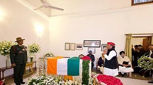 'पूर्व पीएम मनमोहन सिंह की अंत्येष्टि को लेकर कोई राजनीति नहीं होनी चाहिए', अखिलेश-मायावती का सरकार पर हमला