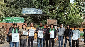 BPSC Exam: जेएनयूएसयू का JDU के दिल्ली कार्यालय के बाहर प्रदर्शन, नीतीश का इस्तीफा मांगा