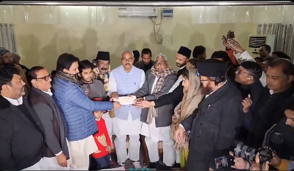 समाजवादी पार्टी प्रतिनिधिमंडल ने संभल में पीड़ित परिवारों से की मुलकात, दी आर्थिक मदद, पुलिस पर लगाए गंभीर आरोप
