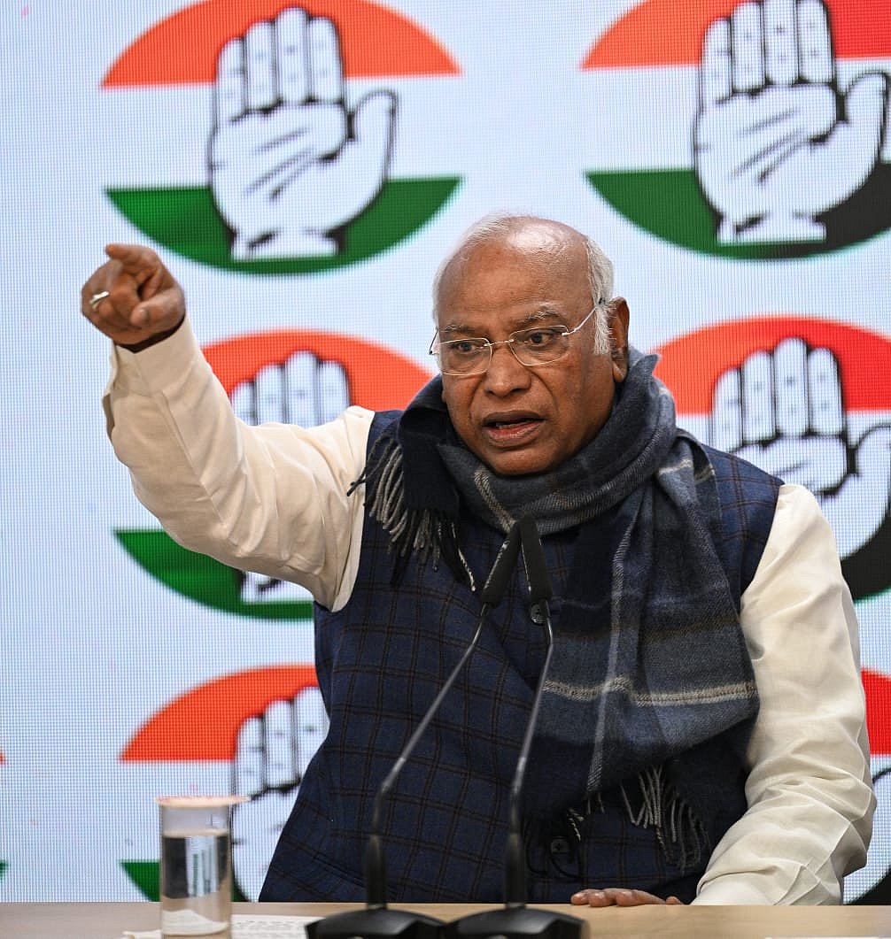 मोदी सरकार के संविधान-विरोधी राज में दलित, आदिवासी, पिछड़े वर्ग के खिलाफ लगातार हो रहे हैं अत्याचार: खड़गे
