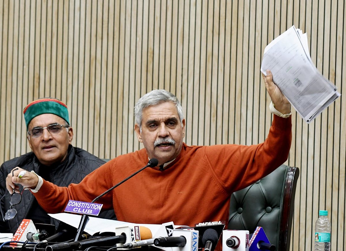 केजरीवाल ‘आदतन झूठे’; आतिशी और संजय सिंह पर मानहानि का मुकदमा करूंगा: संदीप दीक्षित