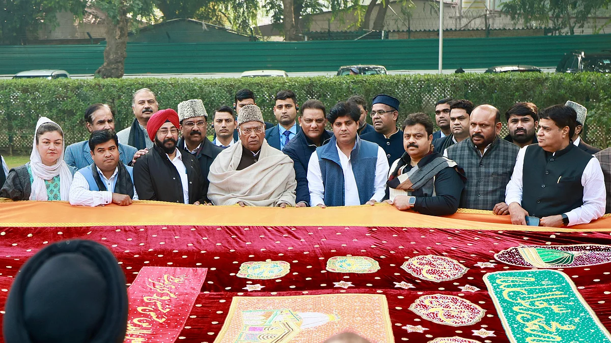 कांग्रेस अध्यक्ष खड़गे ने अजमेर शरीफ दरगाह के लिए चादर भेजी